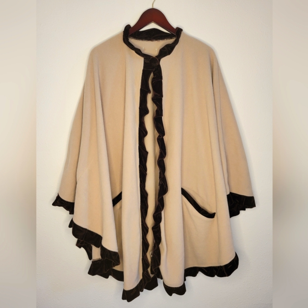 *SOLD ON VINTED* Vintage Cape Jacket